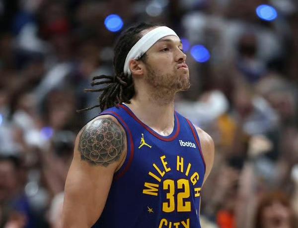 NBA官方宣布,雷霆球星亚历山大荣获本赛季MVP NBA官方宣布,雷霆球星亚历山大荣获本赛季MVP